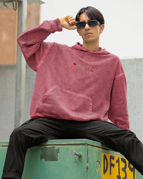 Bluza oversize z kapturem <br>Haftowane Serca <br>Efekt sprania